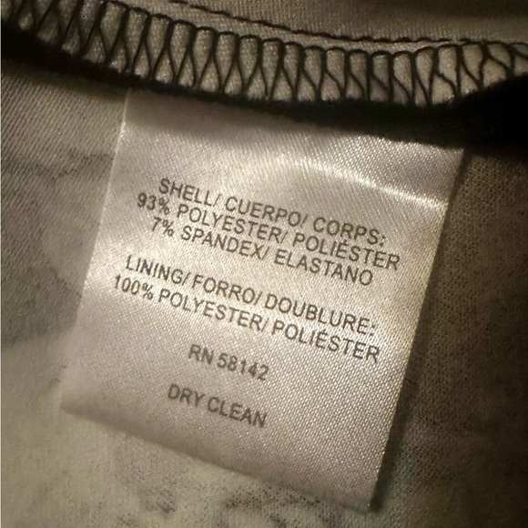 NWT Maggy London Feathered Floral Scuba
Fit and Flare, 14 - Picture 6 of 6